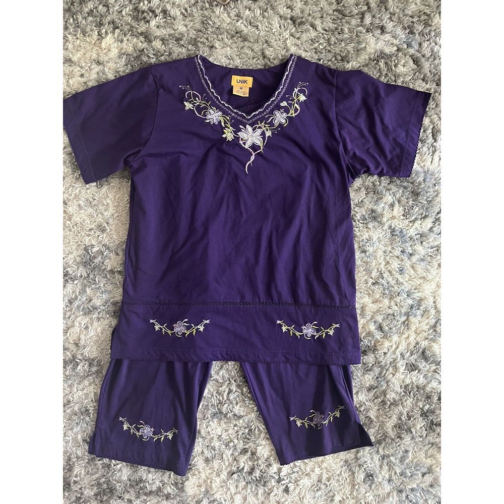 Unik Capri And Matching Blouse Womens Size Medium Purple Embroidered